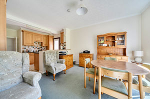 Kitchen diner angle 4- click for photo gallery
